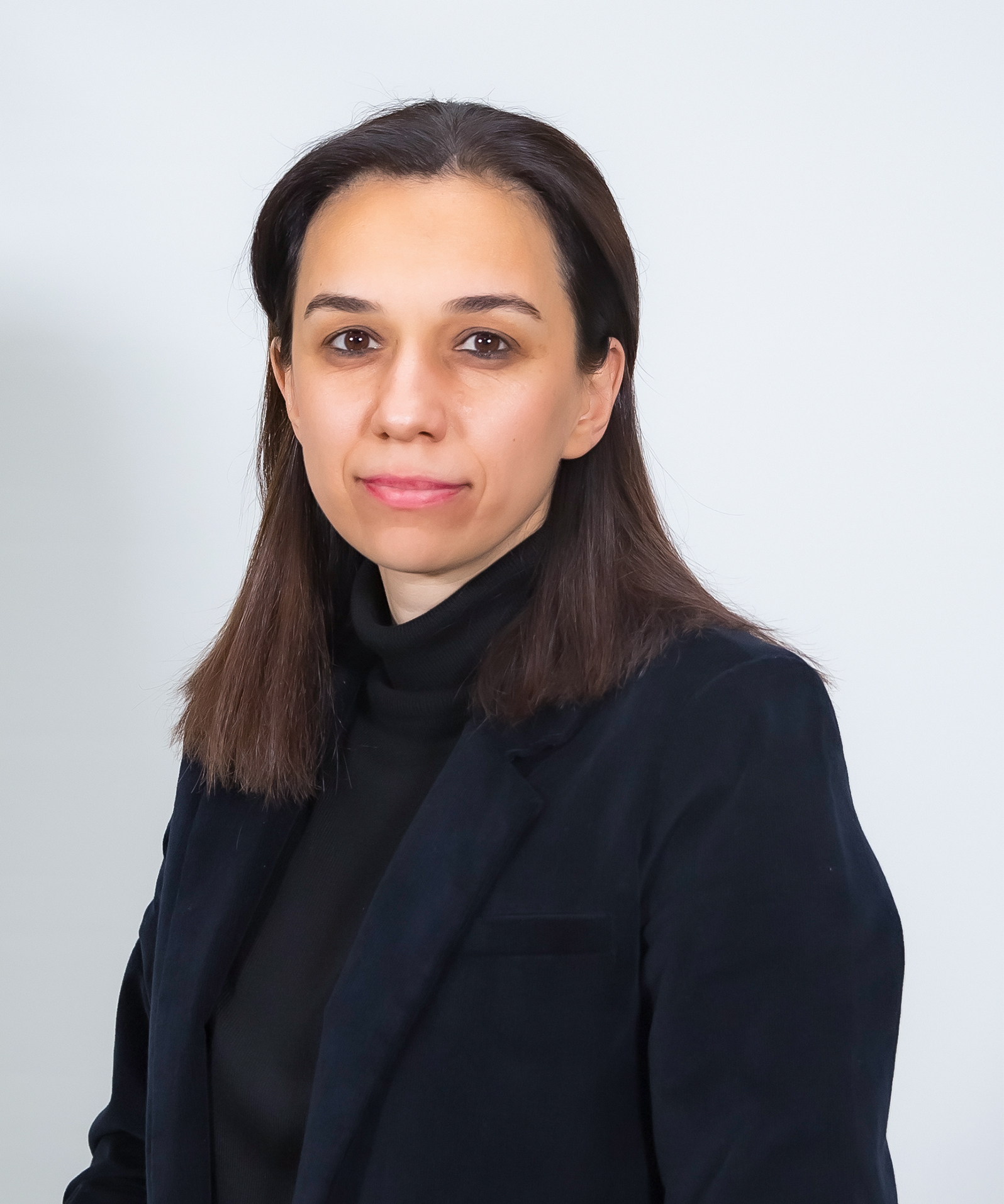 YELİZ AKYALI